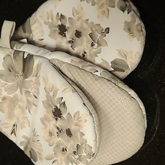 KitchenAid Mini Mitts - Picture 2 of 6